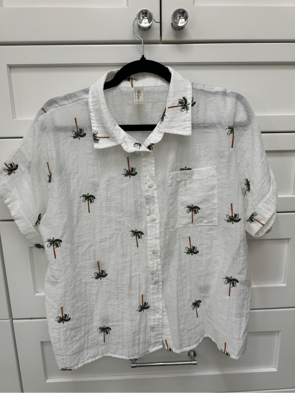 mahina White Short-Sleeve Button-Down Shirt with Green and Brown Palm Print